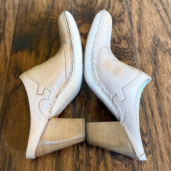 Frey Women's Phoenix Cream Mules, size 6.5 - Picture 8 of 9